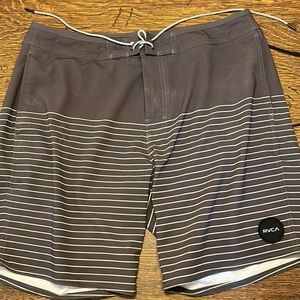 Mens Board shorts -34w - RVCA- has pockets on side and back